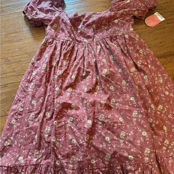 ARULA Dresses & Skirts - Floral Puff Sleeve Dress